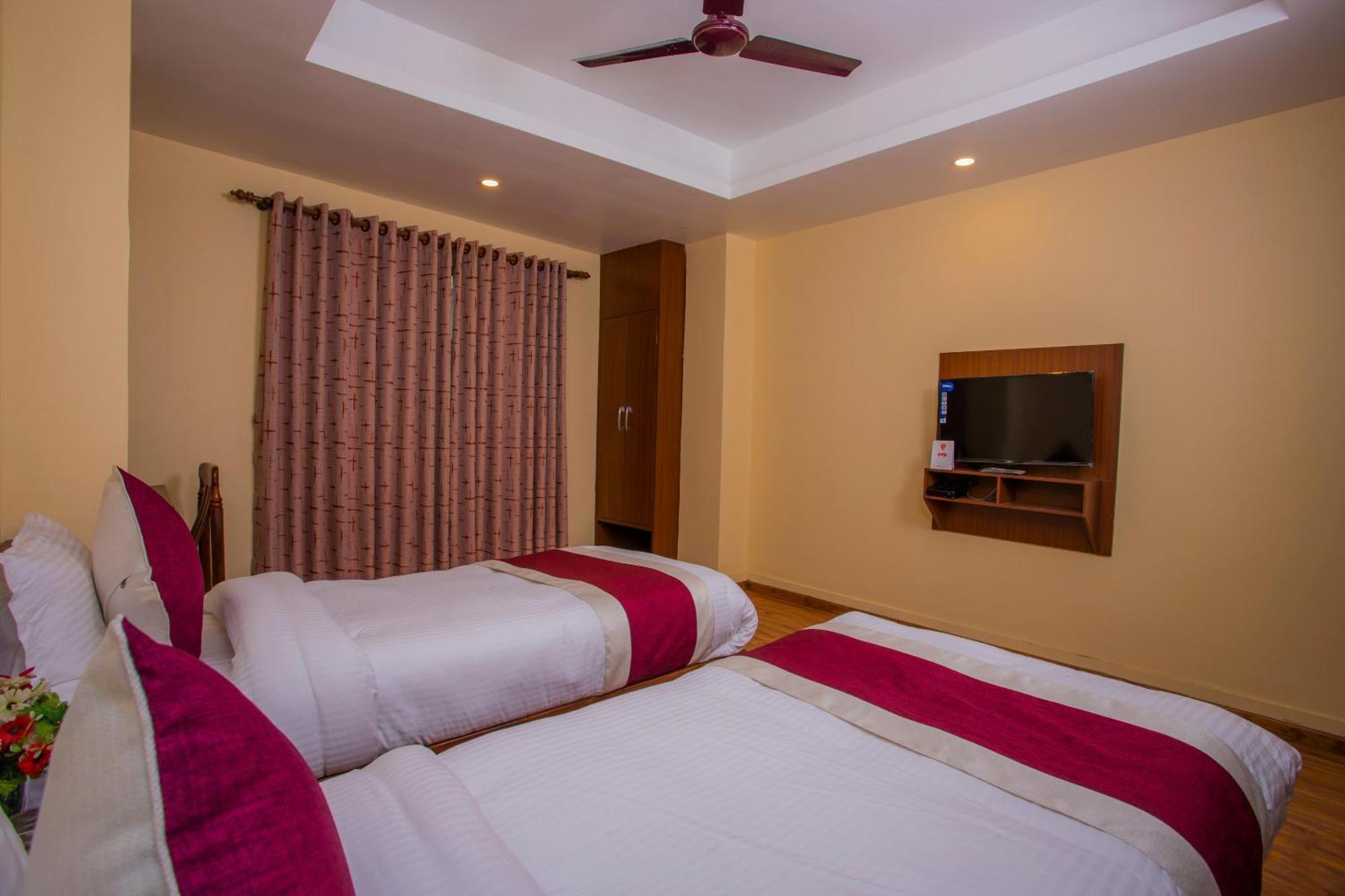 Oyo 273 Hotel Rara Palace Kathmandu Exterior photo